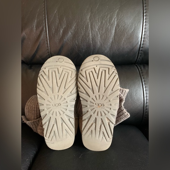 UGGS | Gray Tall Sweater Button Uggs | Size 8 🩶🖤 - Picture 9 of 14